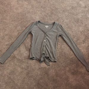 Grey Hollister long sleeved shirt!! 🤍